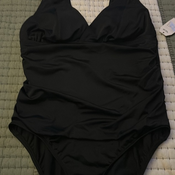 Time and Tru Women's and Women’s Plus Plunge V Neck One Piece Swimsuit - Picture 3 of 12